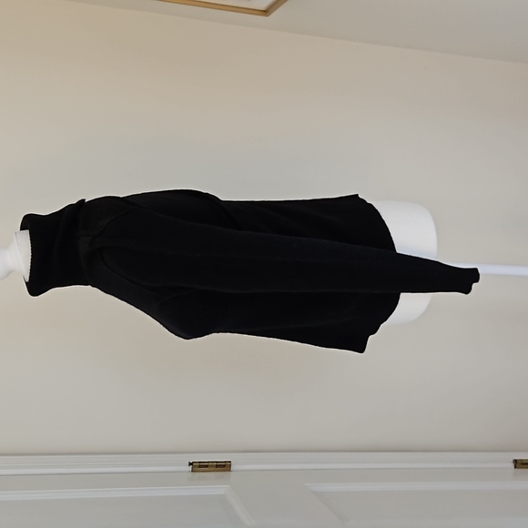 Aqua brand Cashmere Turtleneck Sweater - Picture 4 of 5